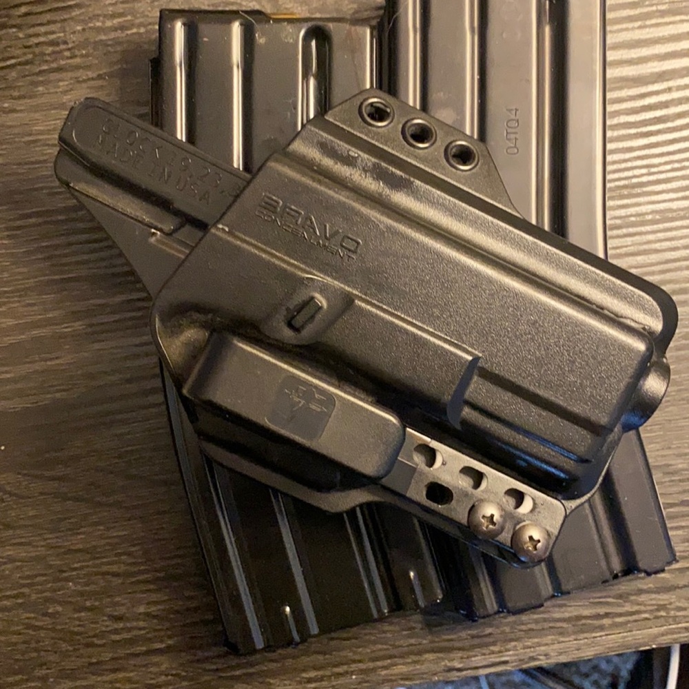 Glock 19 Bravo Concealment Holster